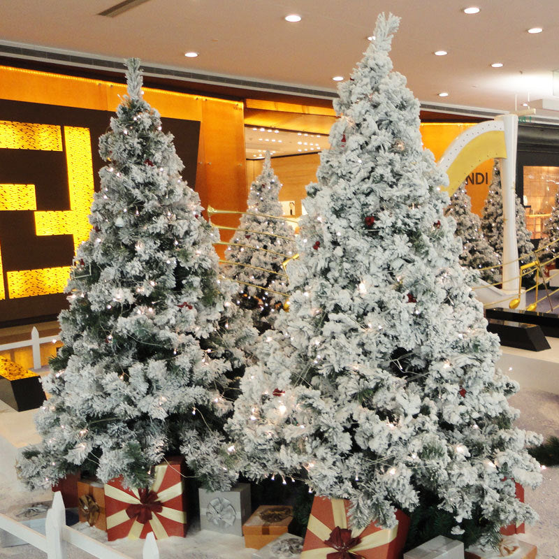 nowy Flocked Christmas Tree